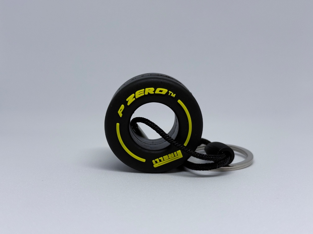 Chaveiro Pneu Pzero F1 — foto 2 de 2